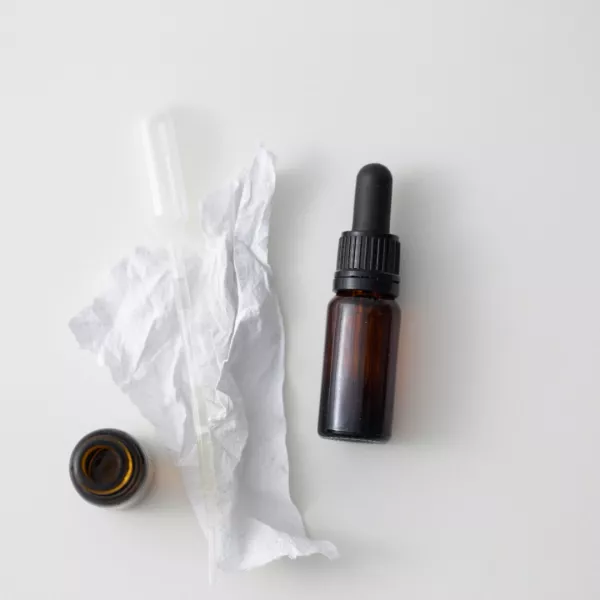 Lekkie serum do cery trądzikowej pod maskę algową peel-off