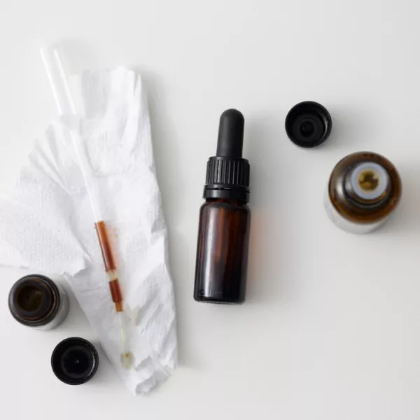 Antyoksydacyjne serum do cery dojrzałej pod maskę algową peel-off