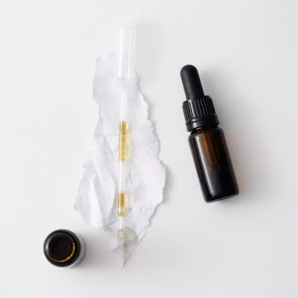 Nawilżające serum do cery suchej pod maskę algową peel-off