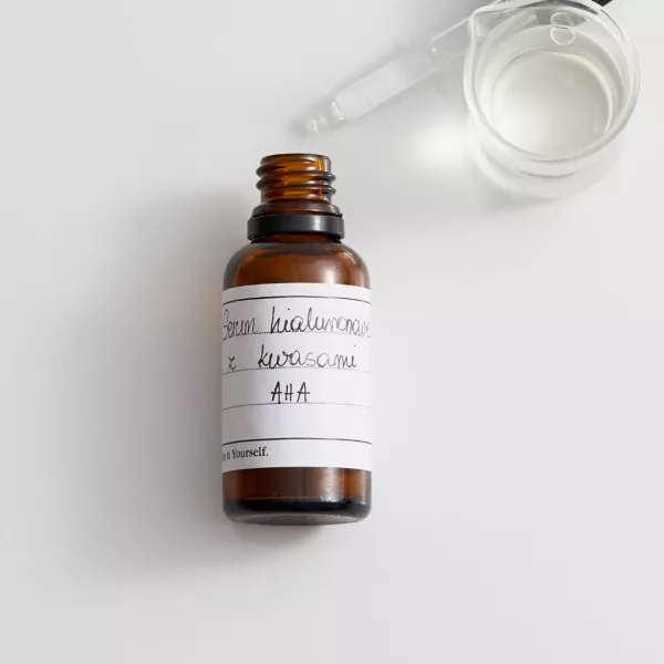 Serum hialuronowe z wieloowocowymi kwasami AHA