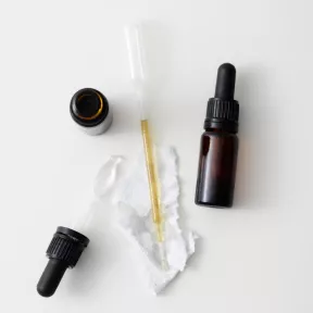 Łagodzące serum do cery wrażliwej pod maskę algową peel-off