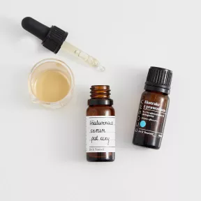 Serum hialuronowe pod oczy z ekstraktem z prawoślazu 5%