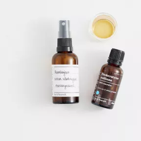 Nawilżające serum ułatwiające rozczesywanie włosów