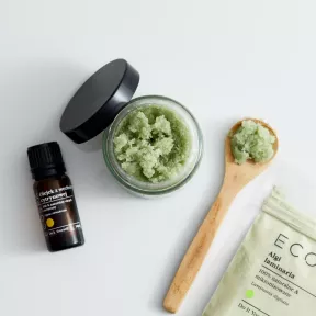 Konopny peeling do ciała z algami