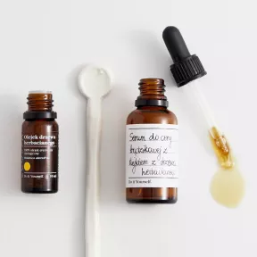Lipidowe oczyszczające serum przeciwtrądzikowe z drzewem herbacianym 4%