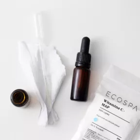 Rozjaśniające serum do cery z przebarwieniami pod maskę algową peel-off