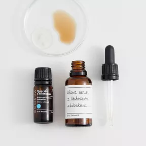 Żelowe serum z ekstraktem z hibiskusa 4%