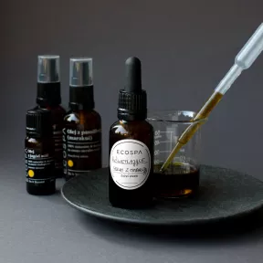 Rozświetlające serum do cery suchej