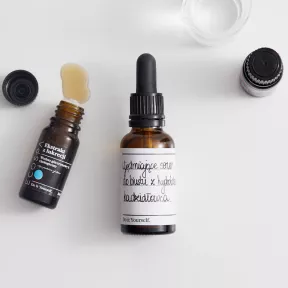 Ujędrniające serum do biustu z hydrolatem kadzidłowca
