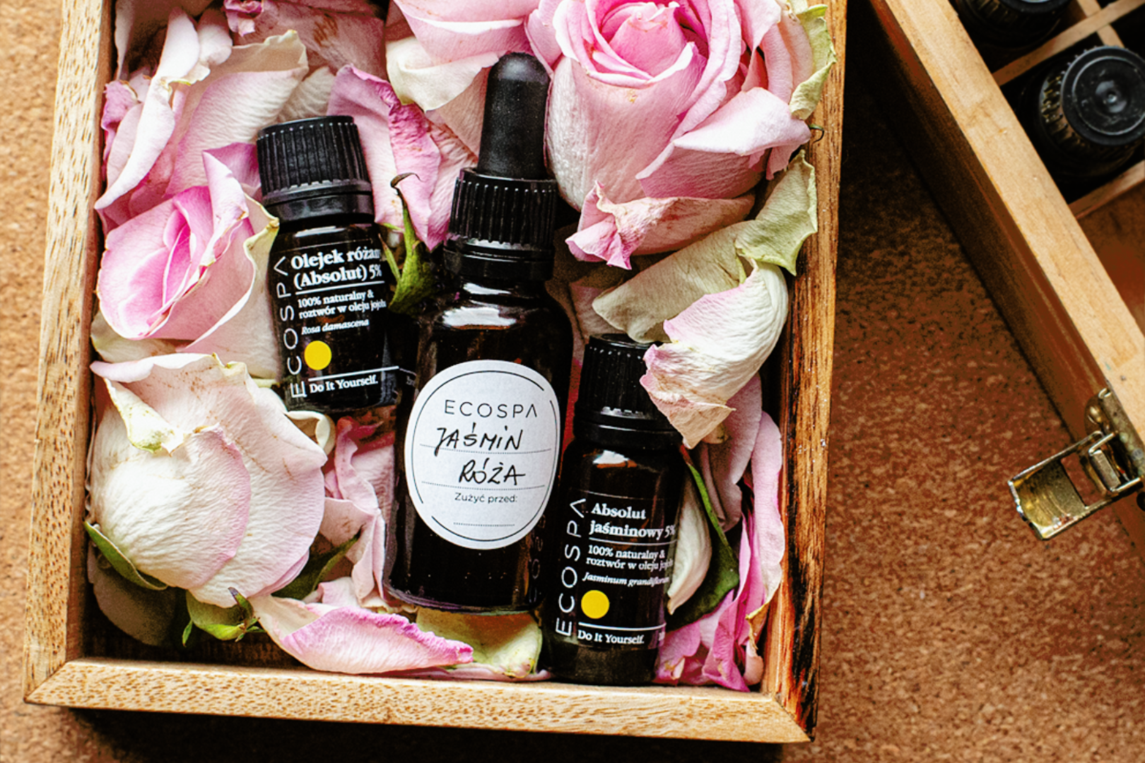 Jak zrobić naturalne perfumy DIY? 