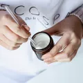 Lekki krem do twarzy z zieloną herbatą i witaminą E