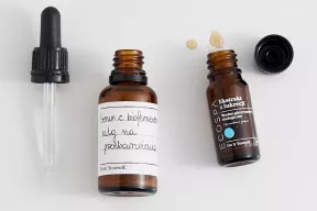Serum żelowe z biofermentem z alg na przebarwienia