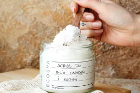 Naturalny środek scrub do mycia łazienki i kuchni