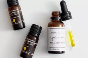 Serum z olejem z dzikiej róży, skwalanem i  witaminami A i E do cery dojrzałej