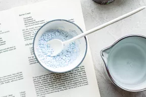 Nawilżająca maseczka peel-off z glinką niebieską