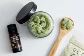 Konopny peeling do ciała z algami