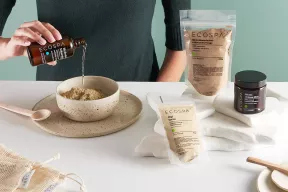 Body wrapping - sposób na jędrną skórę. Jak wykonać zabieg body wrapping w domu?