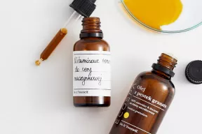 Serum olejowo-witaminowe do cery naczynkowej z olejem z jagód acai