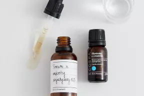 Serum hialuronowe z ekstraktem z wąkroty azjatyckiej 10%