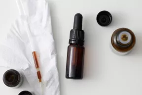 Antyoksydacyjne serum do cery dojrzałej pod maskę algową peel-off