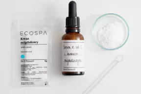 Serum z witaminą C 10% i kwasem migdałowym 5%