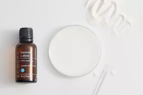 Maska-peeling z enzymem z dyni i witaminą C do cery potrzebującej intensywnego oczyszczenia