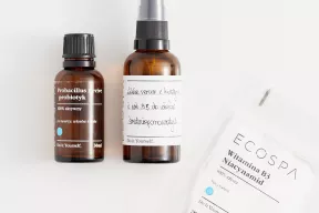 Lekkie serum z keratyną i niacynamidem do włosów średnioporowatych