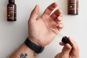 Nawilżające serum do twarzy dla mężczyzn