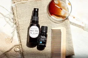Lekkie serum do włosów z ekstraktem z hibiskusa i prowitaminą B5