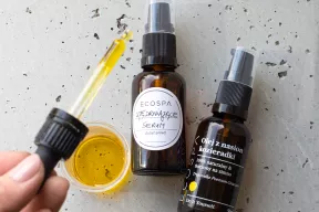 Ujędrniające serum do twarzy z kozieradką