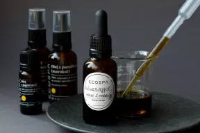 Rozświetlające serum do cery suchej